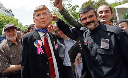Teheran, demonstracja poparcia dla antyamerykańskiego przywódcy Iranu ajatollaha Ali Chamenei