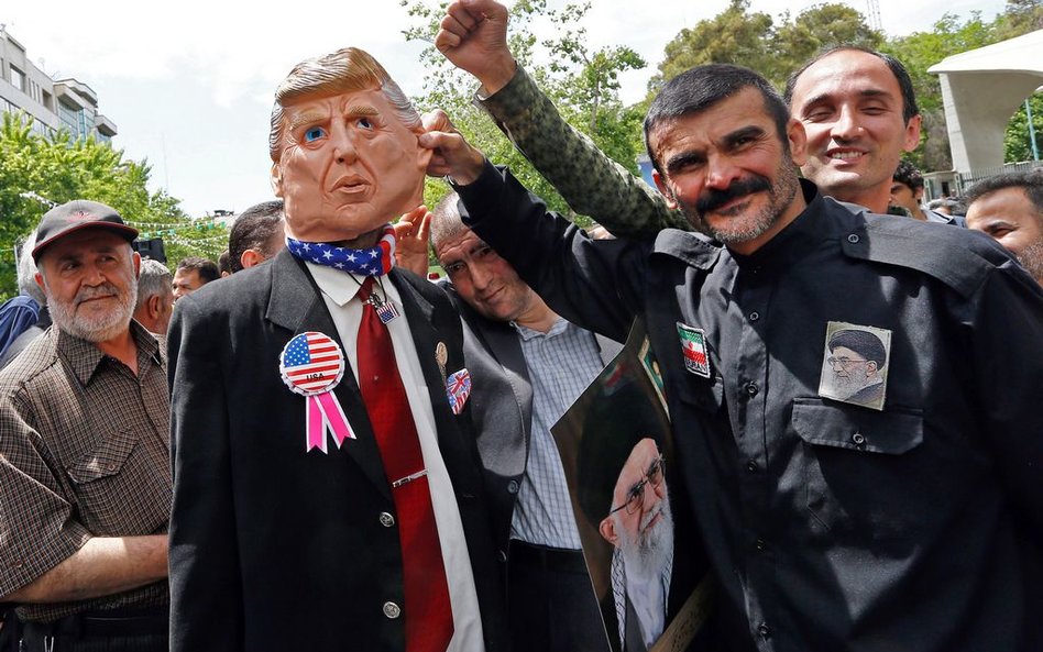 Teheran, demonstracja poparcia dla antyamerykańskiego przywódcy Iranu ajatollaha Ali Chamenei