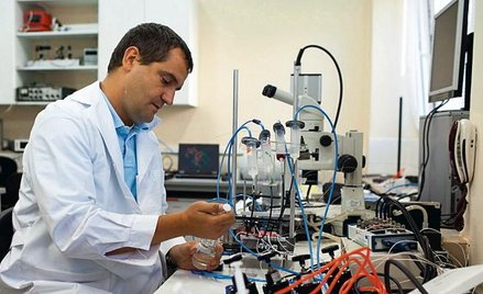 Dr Piotr Garstecki z PAN otrzymał w tym roku 1,75 mln euro na badania nad konstrukcjami układów z mi