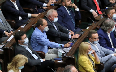 Reasumpcja głosowania w Sejmie. Kukiz pomógł PiS-owi. Opozycja: Kupieni w dwie godziny