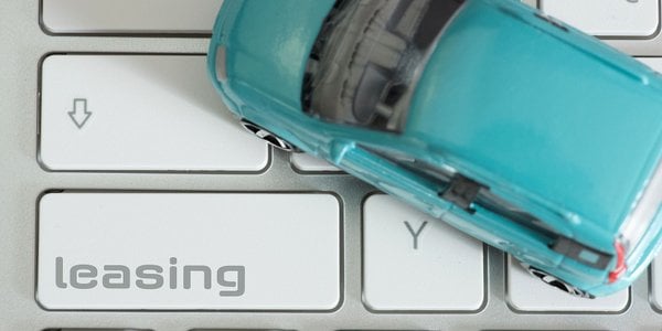 Niezbędnik przedsiębiorcy: leasing auta w 2026 * faktury spoza KSeF * schabowy w kosztach * podatek cukrowy i akcyza a składki * stypendium z UE oraz wpłaty na IKZE a składki * obawy związane z reformą PIP