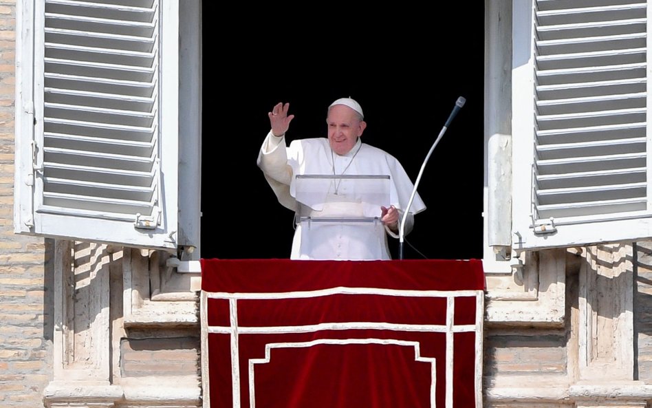 Franciszek w ślady Benedykta XVI. Nowa reguła?