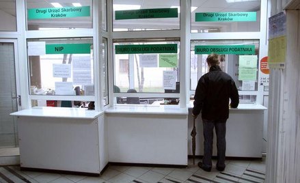 Podatnik, który nie składa deklaracji, podlega karze grzywny za wykroczenie skarbowe.