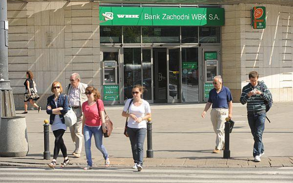 Zainteresowanie inwestorów zakupem banku BZ WBK jest mniejsze, niż zakładano