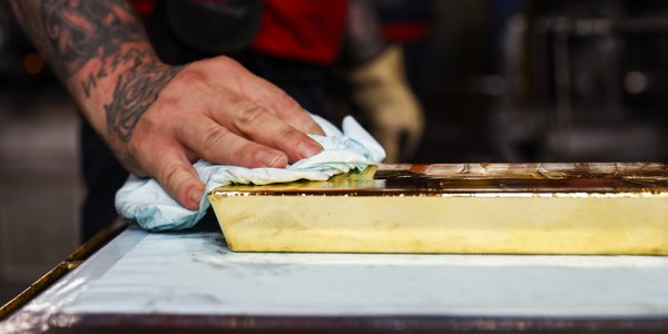 Złoto staniało w czasie wojny. Jak to wpłynie na plany NBP?
