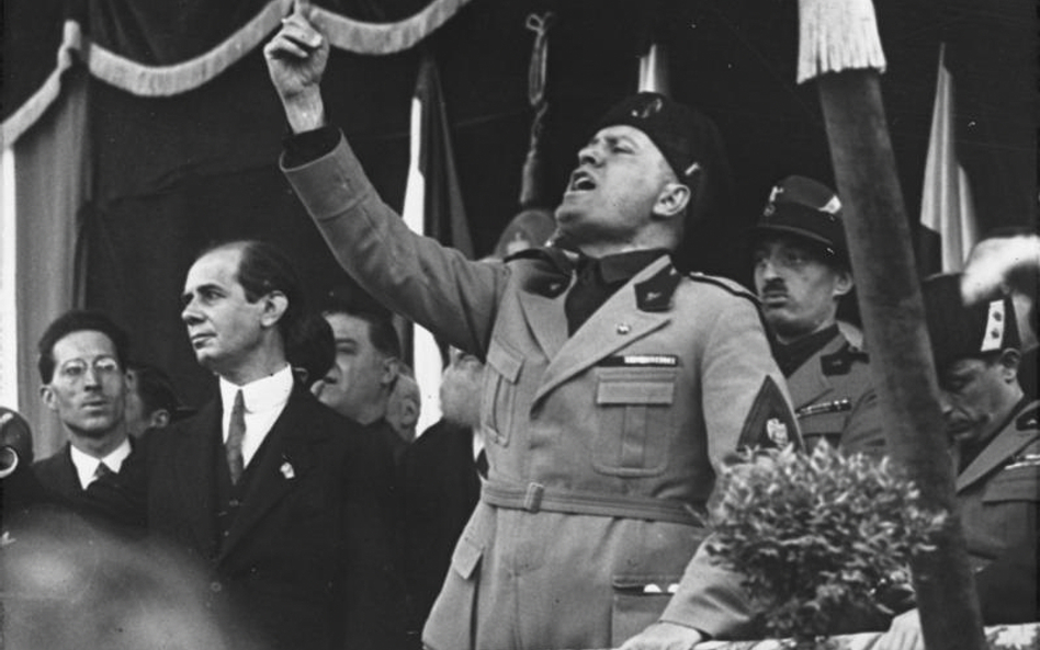 Benito Mussolini (1883–1945) – przywódca ruchu faszystowskiego; premier Włoch w latach 1922–1943, dy