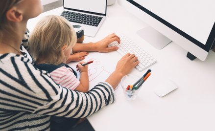 Matki pracują dziś w USA częściej niż przed pandemią
