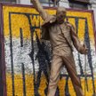 Pomnikowy Freddie Mercury przed teatrem Dominion Theatre, gdzie odbyła się prapremiera musicalu