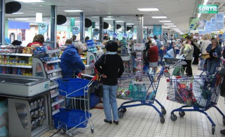Zakaz handlu w niedziele rozkręci się dopiero w kwietniu - komentuje Mateusz Rzemek