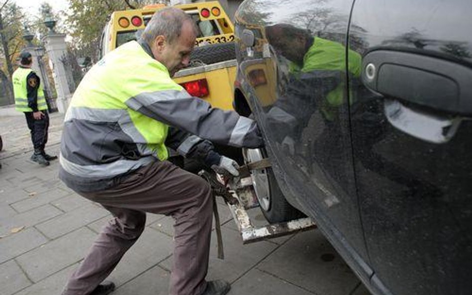 Źle zaparkowany samochód trafi na parking