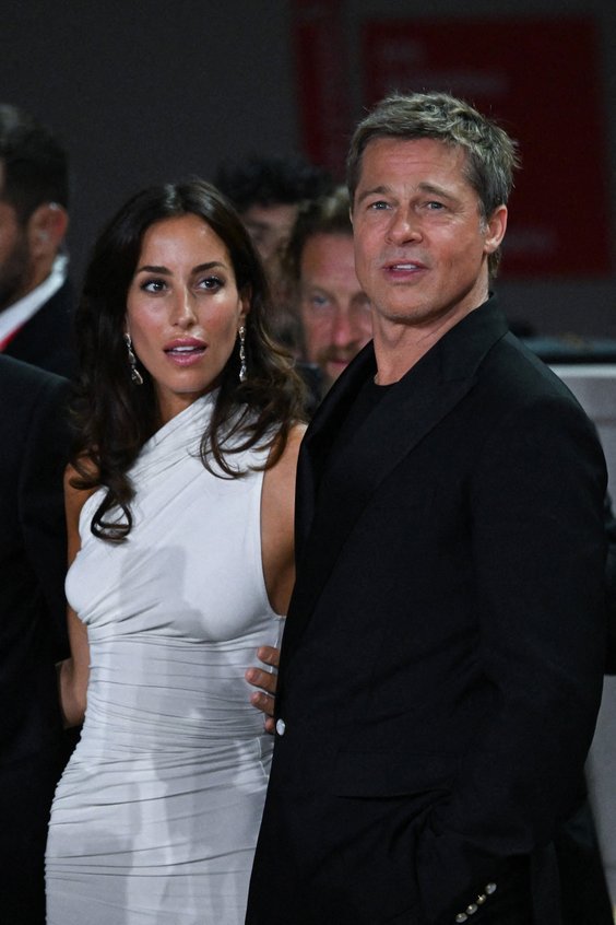 Ines de Ramon i Brad Pitt na Międzynarodowym Festiwalu Filmowym w Wenecji