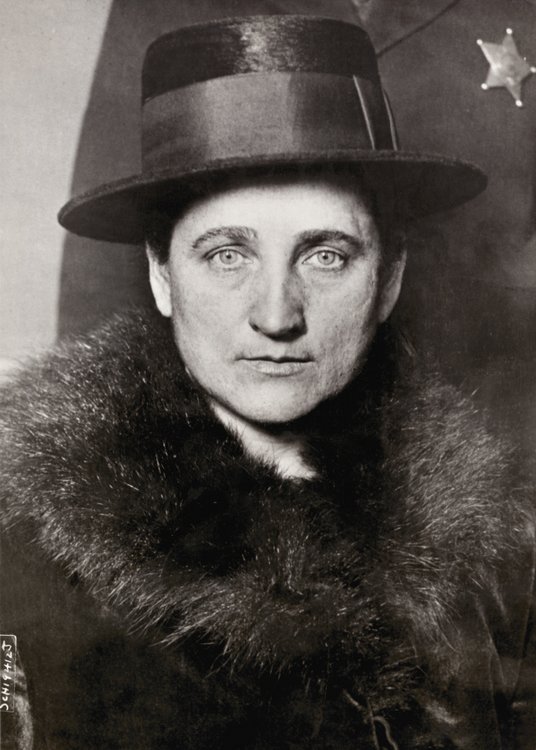 Otillie „Tillie” Klimek urodziła się jako Teofila Gburek w 1876 r., w małej mieścinie gdzieś na tere