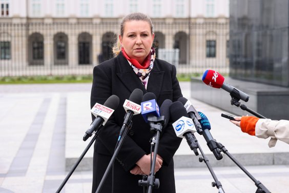 Szefowa Kancelarii Prezydenta RP Małgorzata Paprocka podczas wygłaszania oświadczenia dla prasy prze