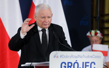 Prezes PiS Jarosław Kaczyński podczas spotkania z sympatykami w Zespole Szkół im. AK Obwodu „Głuszec