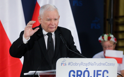 Prezes PiS Jarosław Kaczyński podczas spotkania z sympatykami w Zespole Szkół im. AK Obwodu „Głuszec
