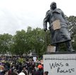 Protest Black Lives Matter w Londynie. "Był rasistą" na pomniku Winstona Churchilla