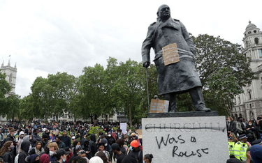 Protest Black Lives Matter w Londynie. "Był rasistą" na pomniku Winstona Churchilla