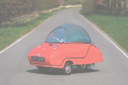 Auto ma nadwozie z włókna szklanego.