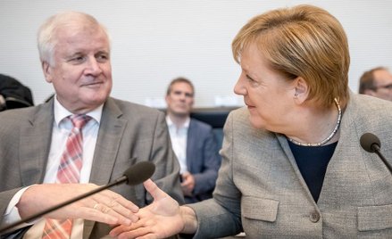 Niemieckie media: Wynik wyborów w Bawarii szansą dla Merkel. Na pozbycie się Seehofera