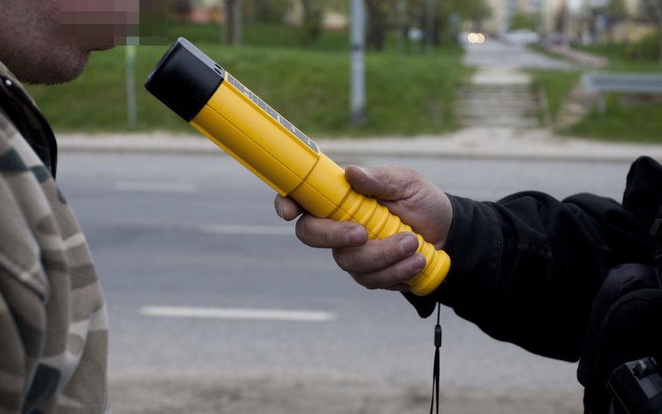 Sądy coraz częściej odbierają prawo jazdy pijanym kierowcom