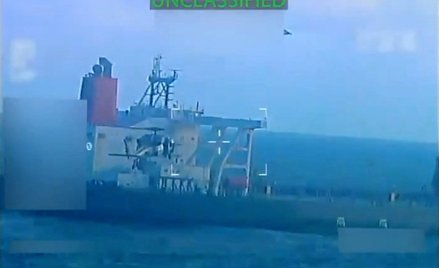 Kadr z nagrania ilustrującego zajęcie tankowca przez USA