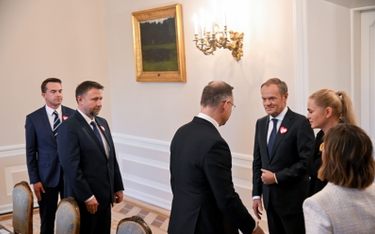 Prezydent Andrzej Duda oraz przewodniczący Platformy Obywatelskiej Donald Tusk przed spotkaniem w Pa