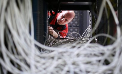 Finlandia odcina Rosję od światłowodów. Operatorzy gorączkowo szukają alternatywy