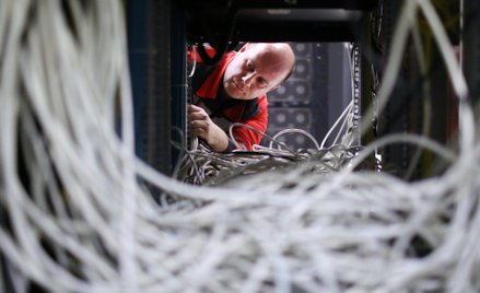 Finlandia odcina Rosję od światłowodów. Operatorzy gorączkowo szukają alternatywy