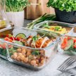 Dieta zgodna z AHEI zakłada duże spożycie owoców, warzyw, produktów pełnoziarnistych, orzechów, strą