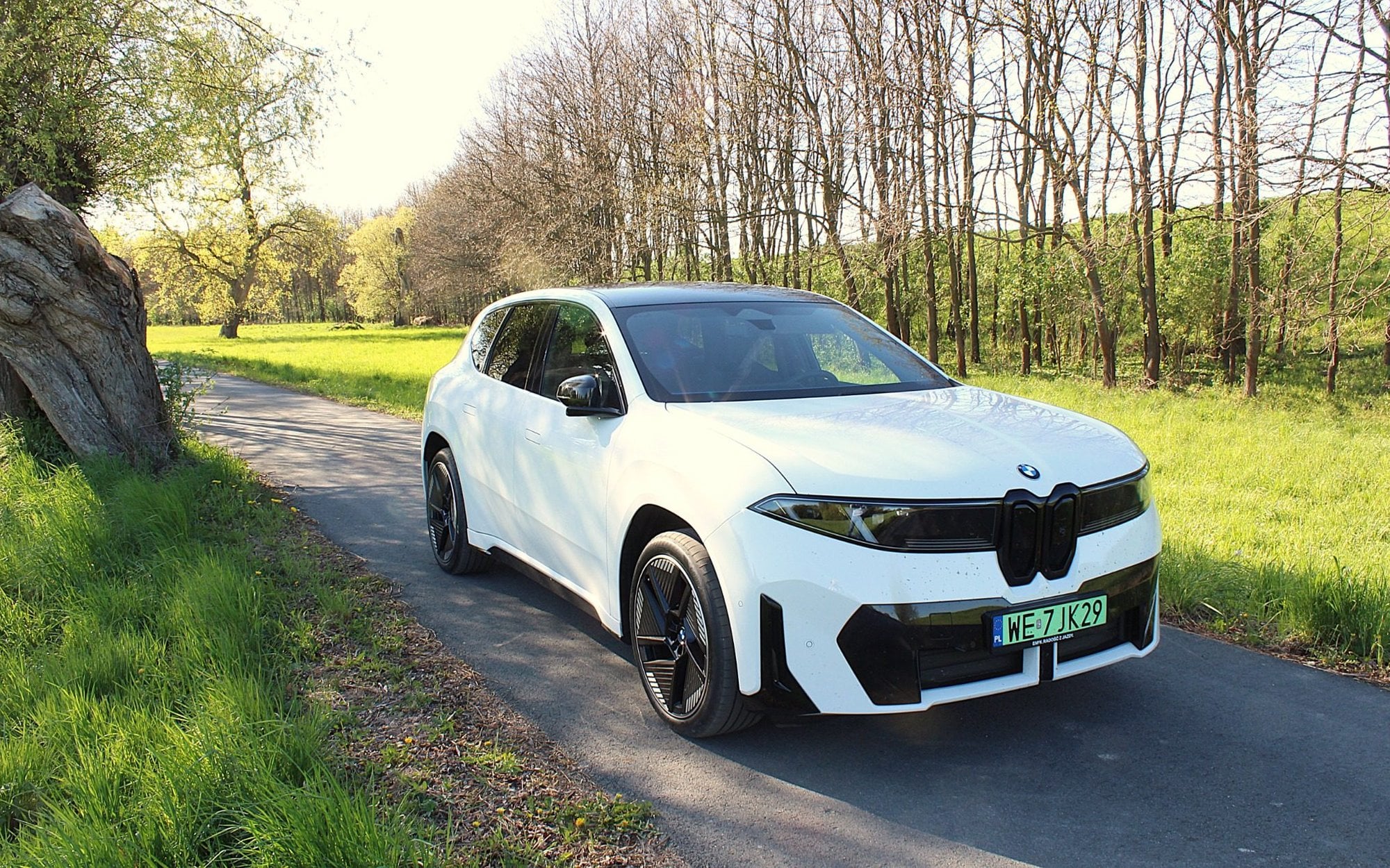 BMW iX3 50 xDrive – pierwsze auto elektryczne, któremu nie imponuje prawy pas