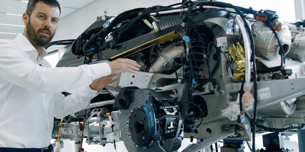 Głośna odbudowa Chirona i internetowa burza – Mate Rimac tłumaczy