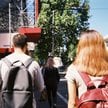 Renesans plecaka w biznesie - dlaczego managerowie i freelancerzy porzucili aktówki na rzecz techwea