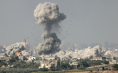 Izrael w ciągu doby zaatakował 320 celów w Strefie Gazy