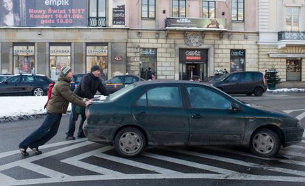 Kiepski rok dla polskiej motoryzacji. Branża chce zmian w prawie