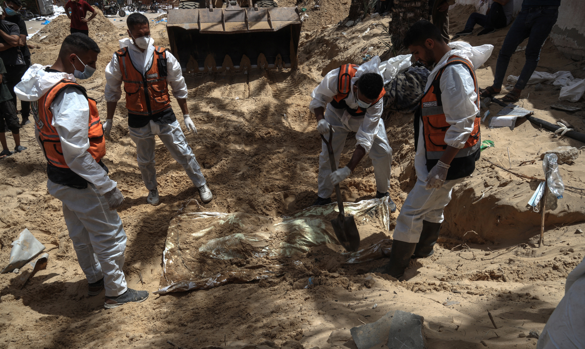 Mass graves in hospitals after the departure of Israeli forces.  The victims' hands were tied