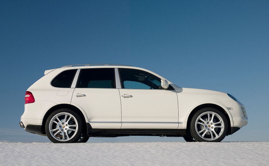 Zmodernizowana pierwsza generacja Porsche Cayenne (2007 - 2010).