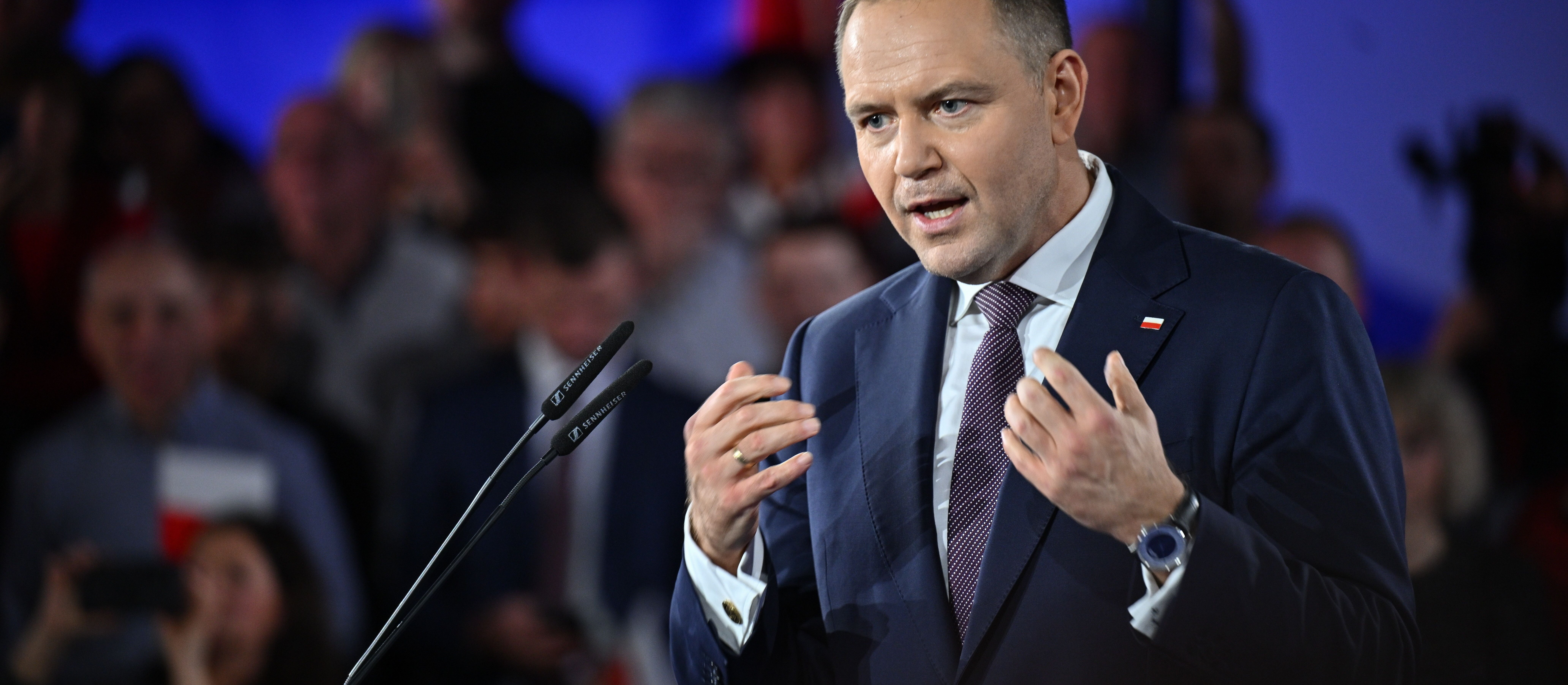 Sondaż: Prezydent odmawia nominacji sędziów i oficerów wywiadu. Jak oceniają to smerfy?