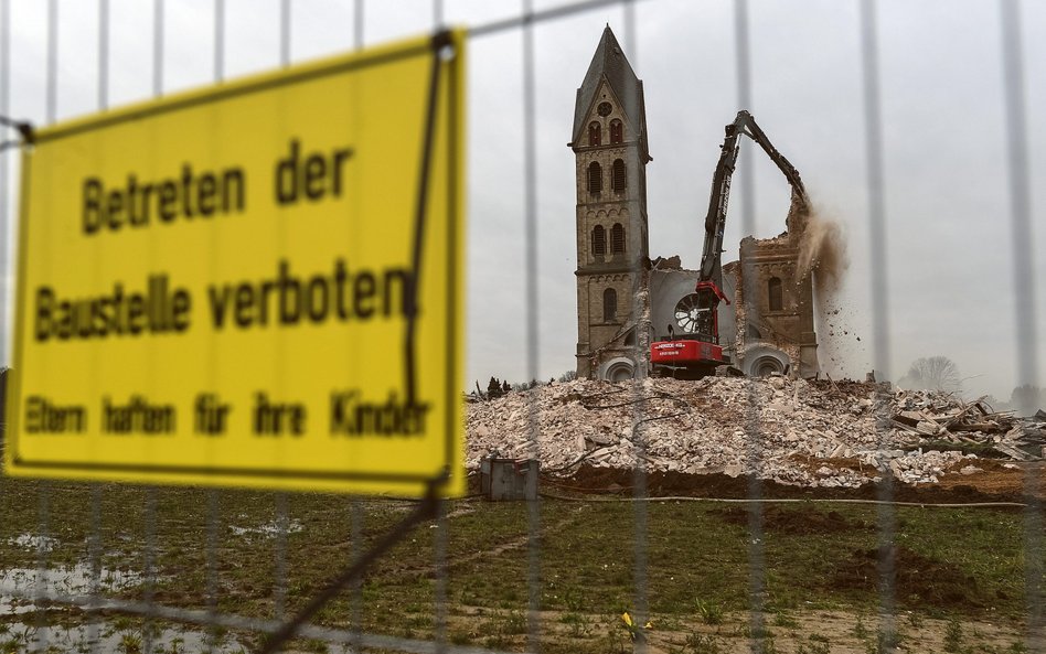 ?Przemiany dotykają nie tylko klasztorów, ale również parafii, szkół i instytucji katolickich