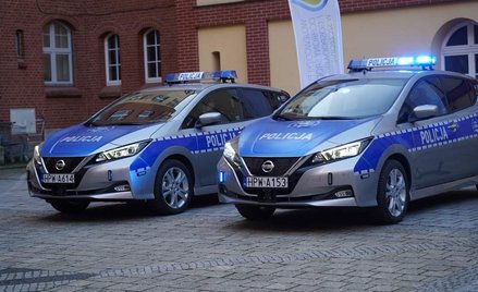 Policja wzbogaciła się o nowe radiowozy. To Seaty Leon i elektryczne Nissany Leaf