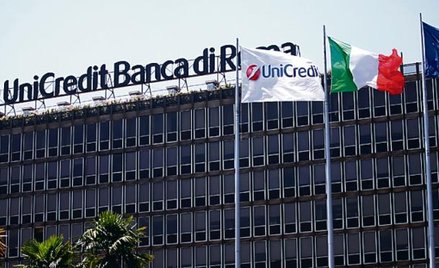 Decyzja UniCredit o transferze do centrali we Włoszech miliardów euro zebranych od niemieckich klien