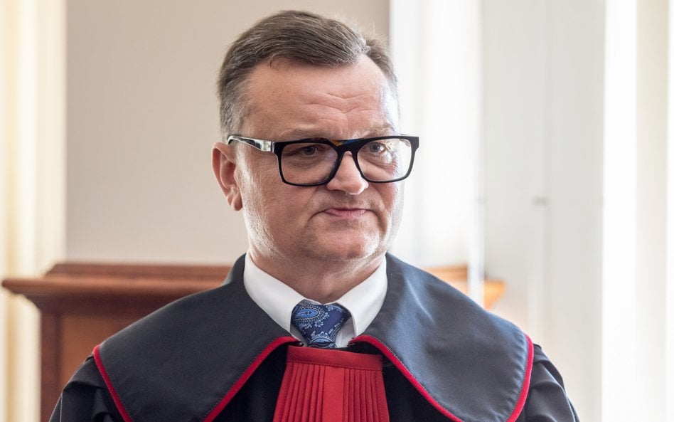 Prokurator Piotr Kosmaty na sali Sądu Apelacyjnego w Poznaniu