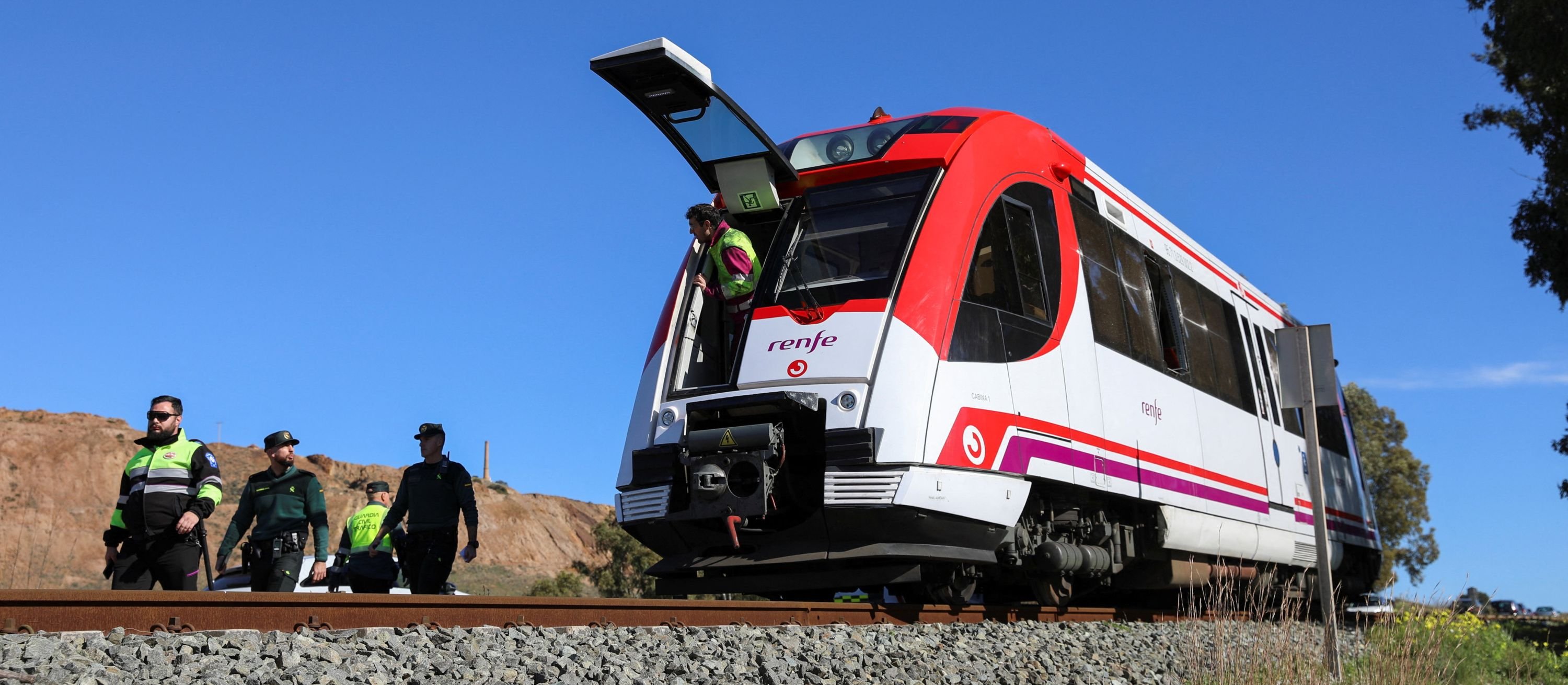 Kolejny wypadek na kolei w Hiszpanii. Szynobus zderzył się z dźwigiem