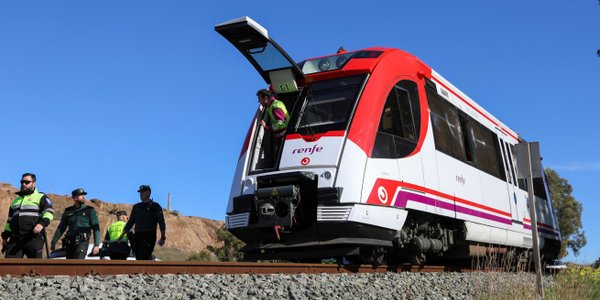 Kolejny wypadek na kolei w Hiszpanii. Szynobus zderzył się z dźwigiem