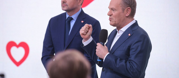 Donald Tusk i Rafał Trzaskowski. Wieczór wyborczy po I turze wyborów samorządowych, 7 kwietnia