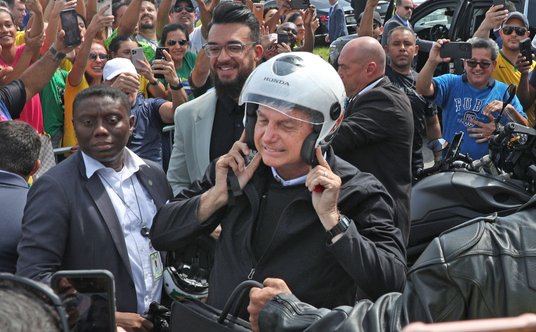 Szanse Jaira Bolsonaro na reelekcję w jesiennych wyborach wydają się małe. Na zdjęciu: prezydent Bra