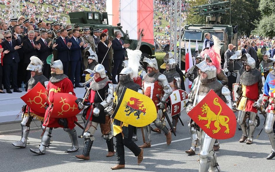 Wojna polsko-polska, defilada i hipokryzja