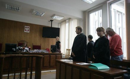 Oskarżeni, wcześniej karani za czyny kryminalne, nie przyznawali się do winy