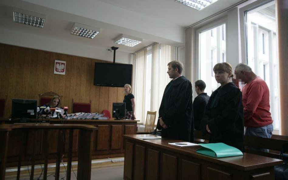Oskarżeni, wcześniej karani za czyny kryminalne, nie przyznawali się do winy