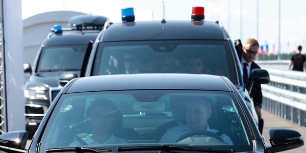 Putin bez narodowej limuzyny. Nie pojedzie Aurusem