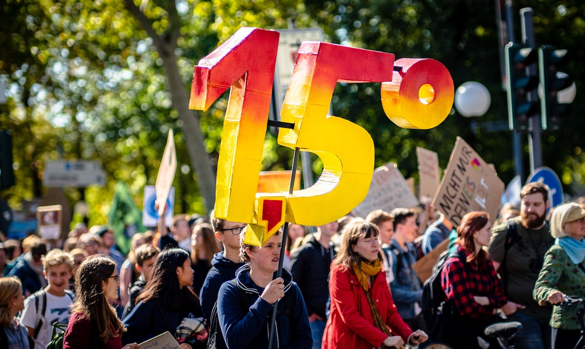 Quelle est la différence entre le temps et le climat ?  Pogodynki en France commence à éduquer les téléspectateurs